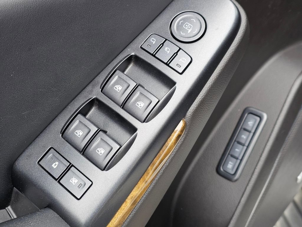 Used 2017 GMC Yukon Denali image 25