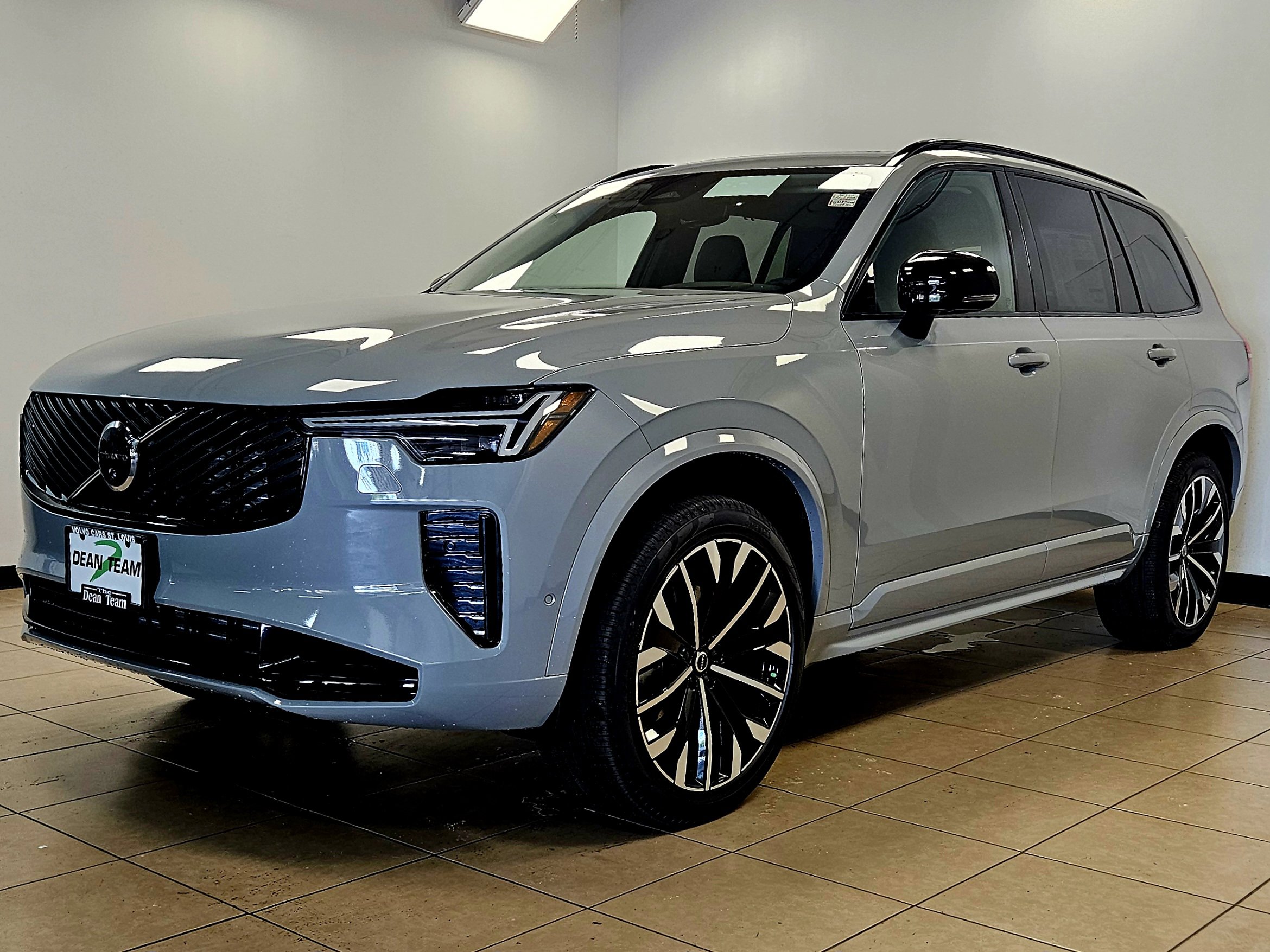 New 2026 Volvo XC90 B6 Ultra w/ Protection Package image 4