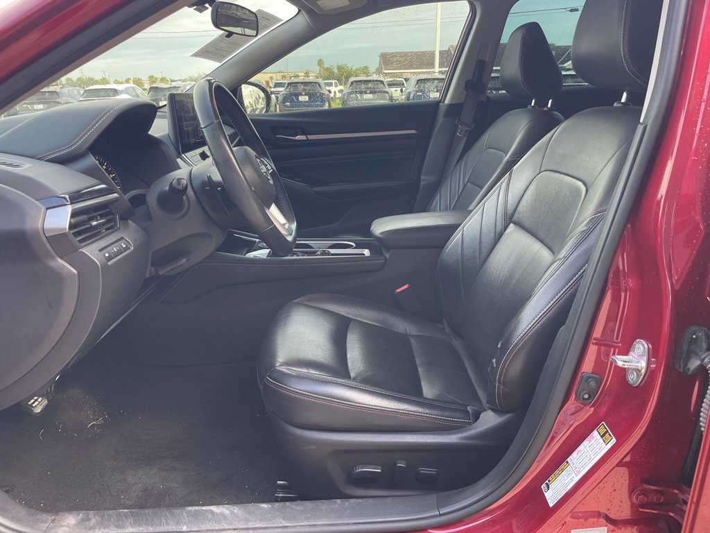 Used 2023 Nissan Altima 2.5 SR w/ SR Premium Package FWD image 13