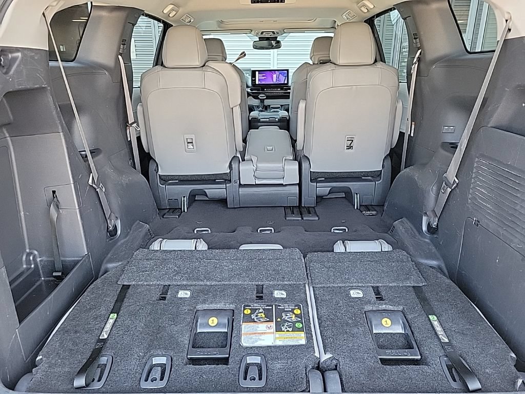 Used 2025 Toyota Sienna XLE FWD image 20