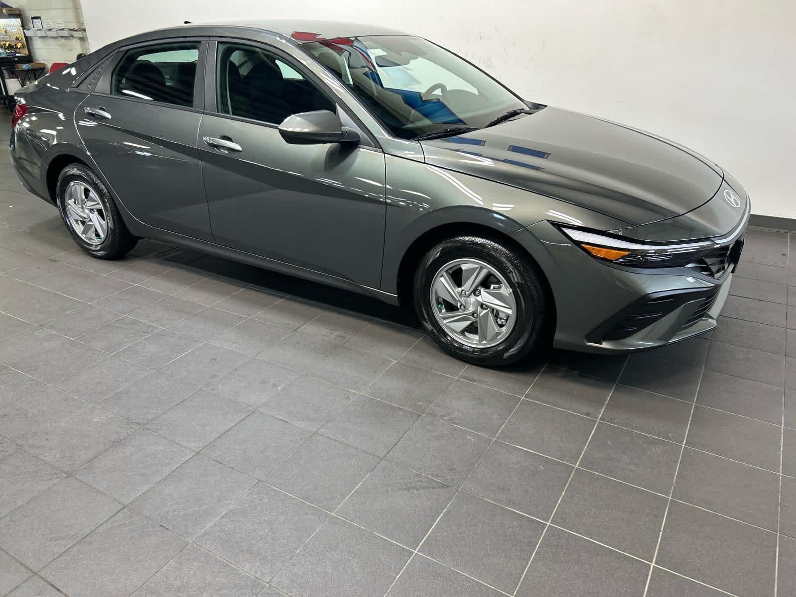 New 2026 Hyundai Elantra SE FWD image 2