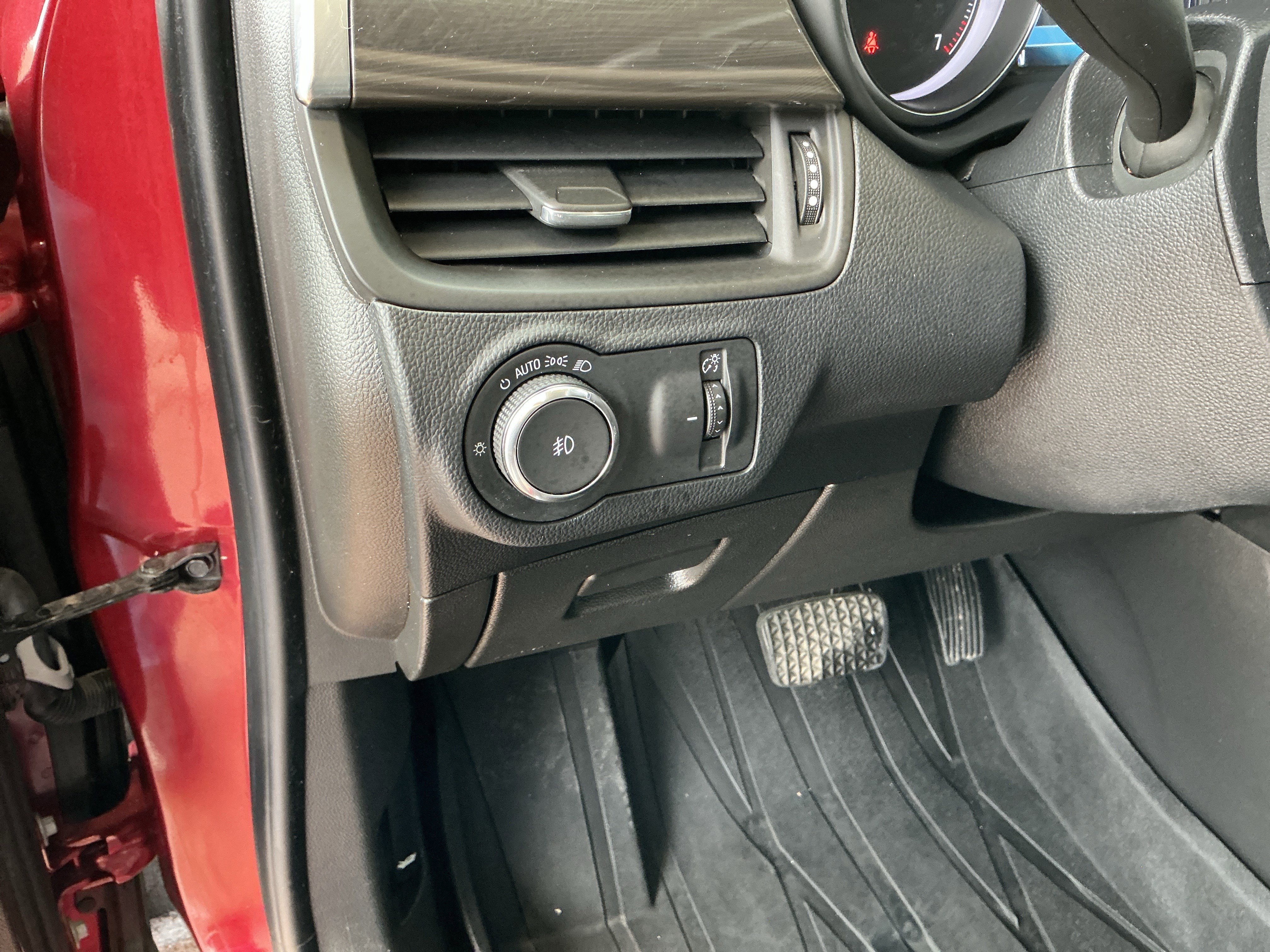 Used 2019 Buick Envision Essence image 26