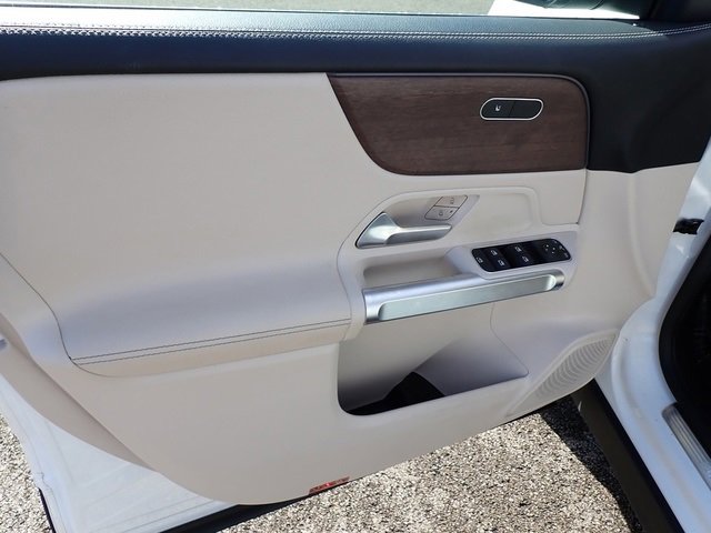 Used 2022 Mercedes-Benz GLB 250 4MATIC w/ Premium Package Lite image 20