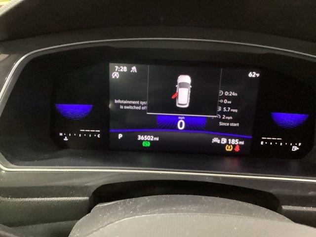 Used 2023 Volkswagen Tiguan SE w/ Panoramic Sunroof Package image 8