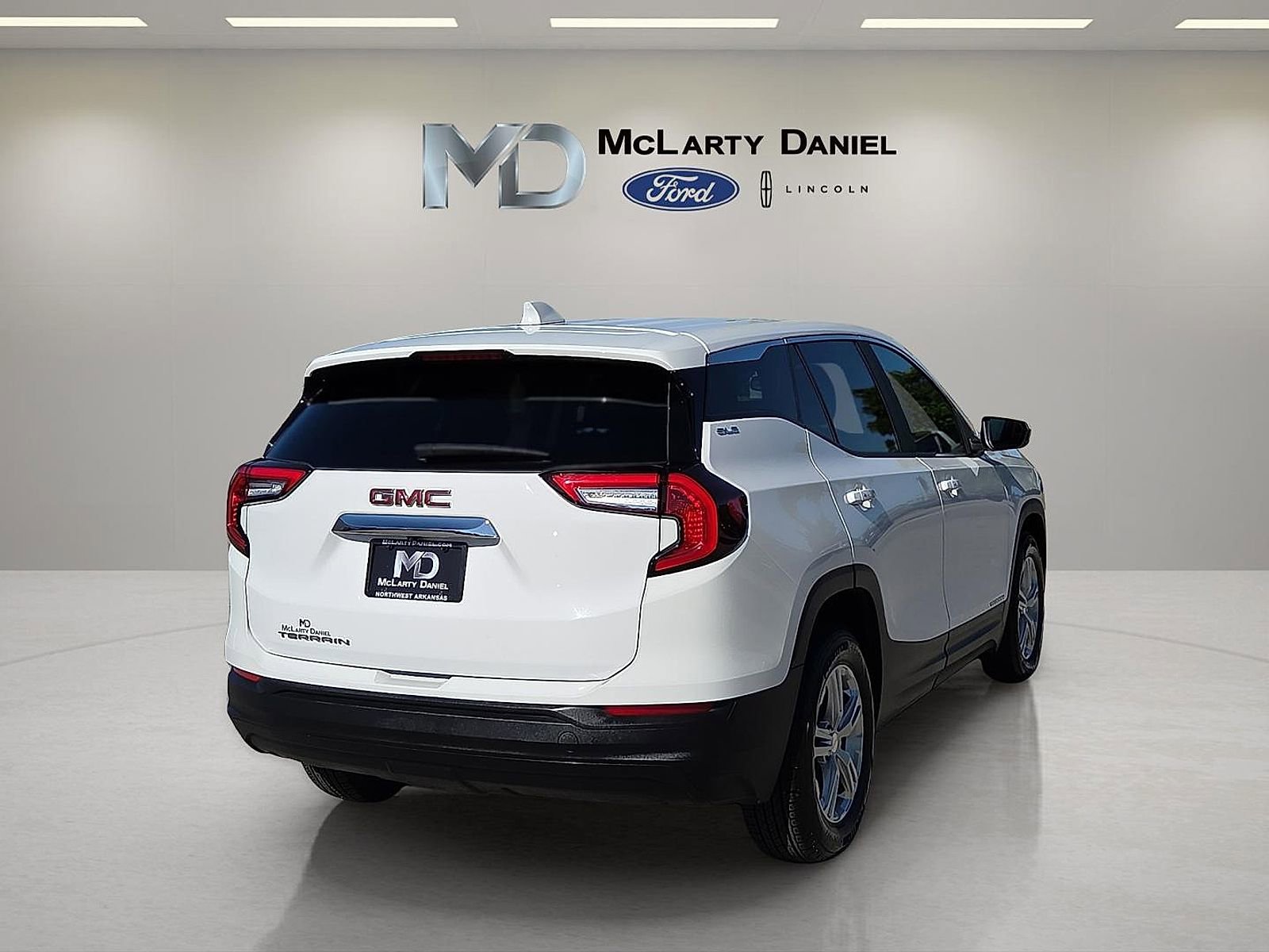 Used 2024 GMC Terrain SLE FWD image 5