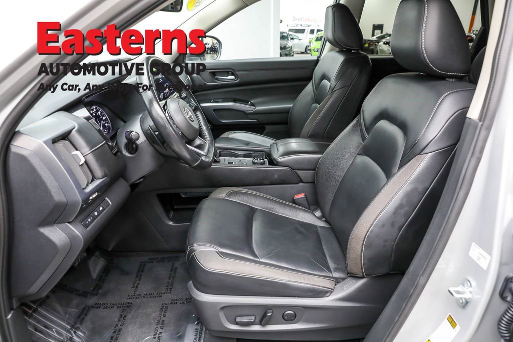 Used 2023 Nissan Pathfinder SL image 14