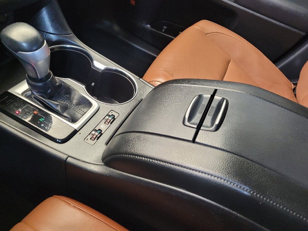 Used 2019 Toyota Highlander Limited image 26