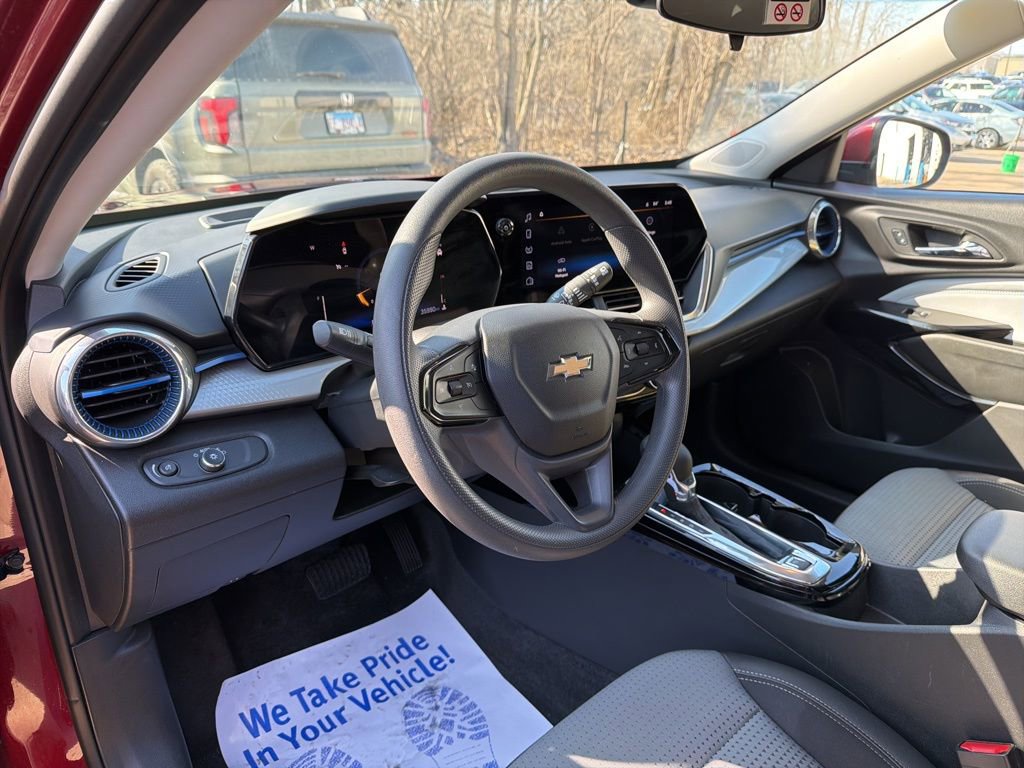 Used 2025 Chevrolet Trax LT image 15
