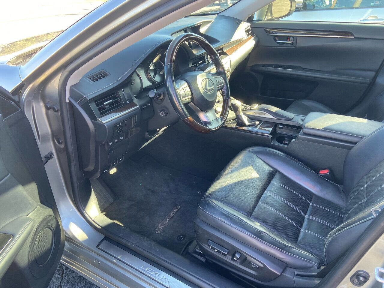 Used 2016 Lexus ES 300h image 12