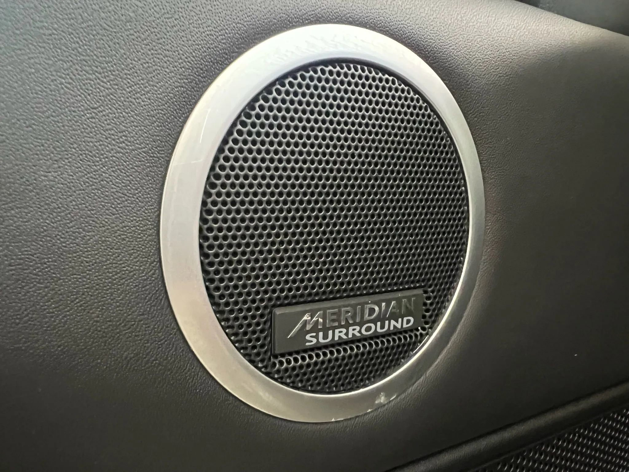 Used 2017 Land Rover Discovery First Edition image 17