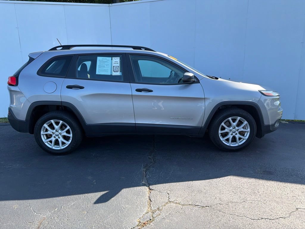 Used 2016 Jeep Cherokee Sport w/ Cold Weather Group FWD image 2