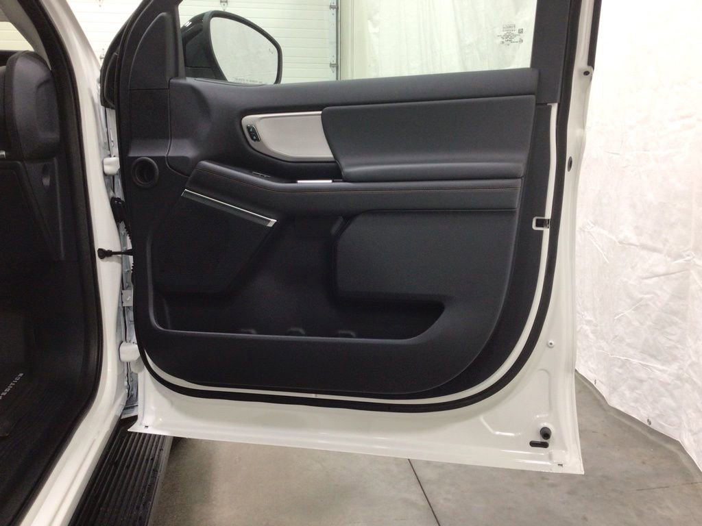 New 2025 Ford Expedition Active image 51