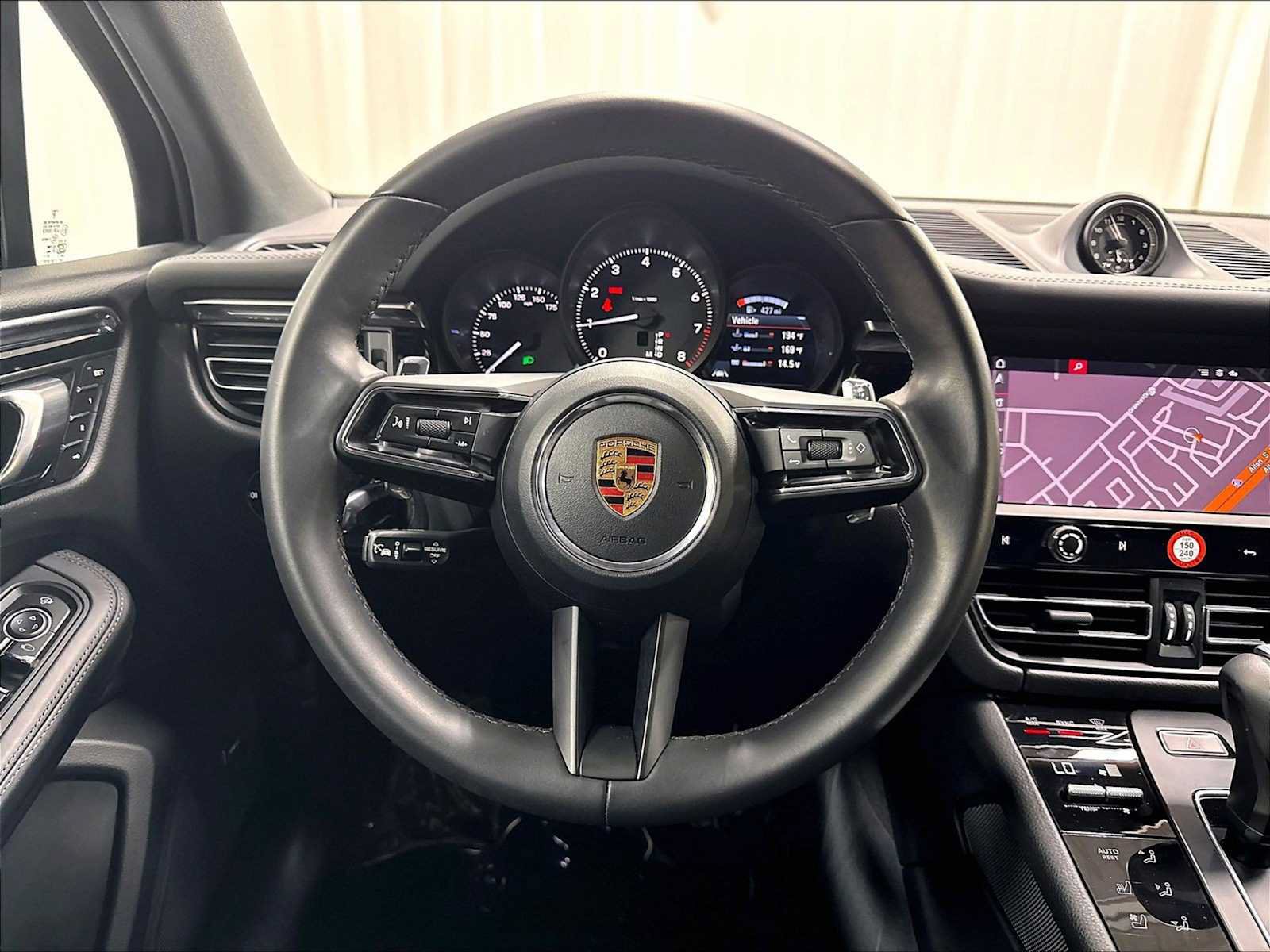 Used 2026 Porsche Macan AWD/4WD image 17