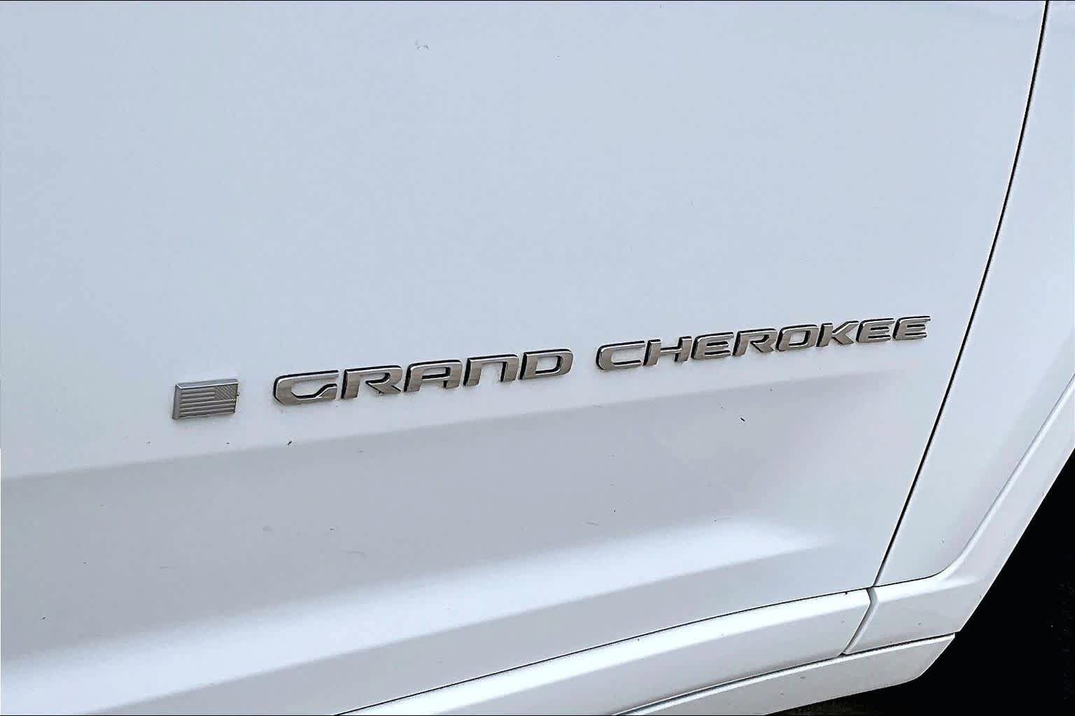 Used 2022 Jeep Grand Cherokee Overland AWD/4WD image 10