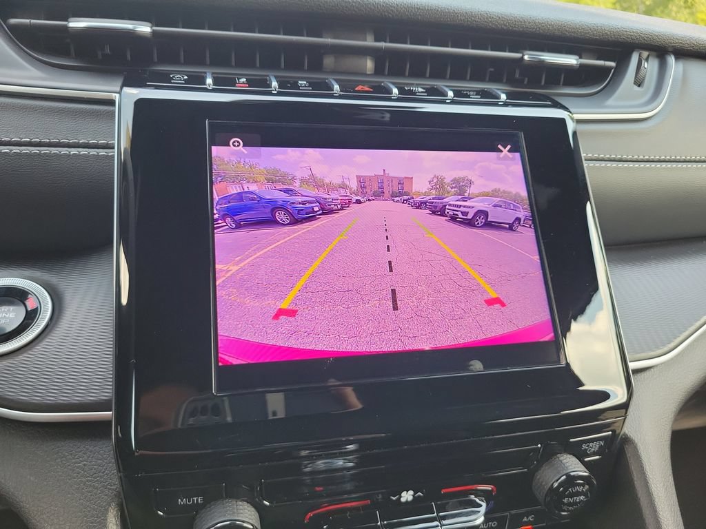 Certified 2025 Jeep Grand Cherokee Laredo AWD/4WD image 29