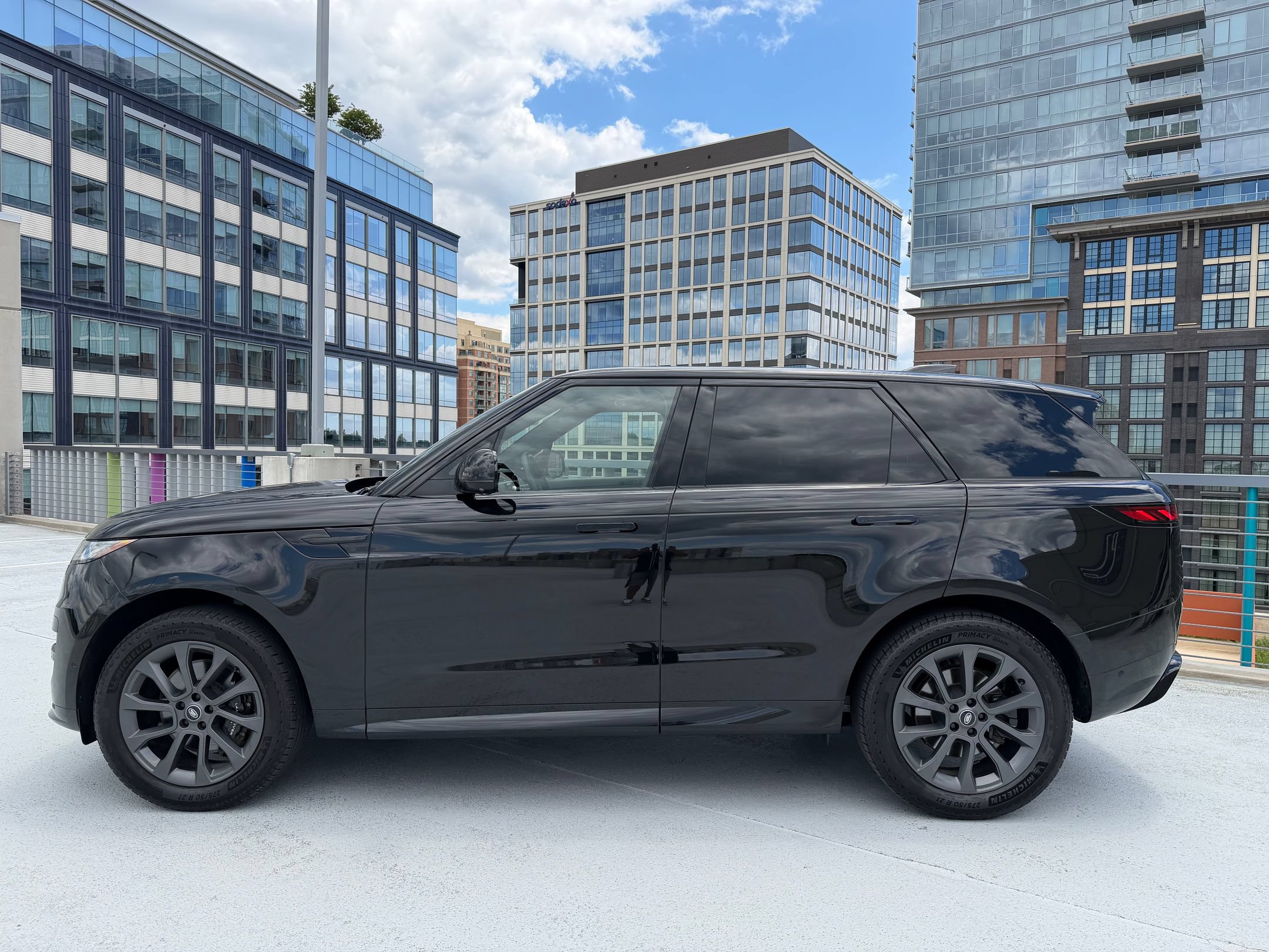 Used 2024 Land Rover Range Rover Sport Dynamic SE AWD/4WD image 2