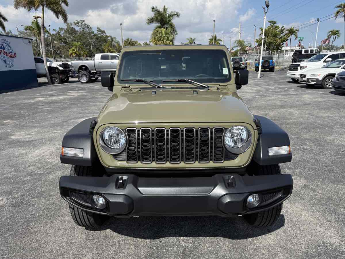 Used 2025 Jeep Wrangler Unlimited Sport image 3