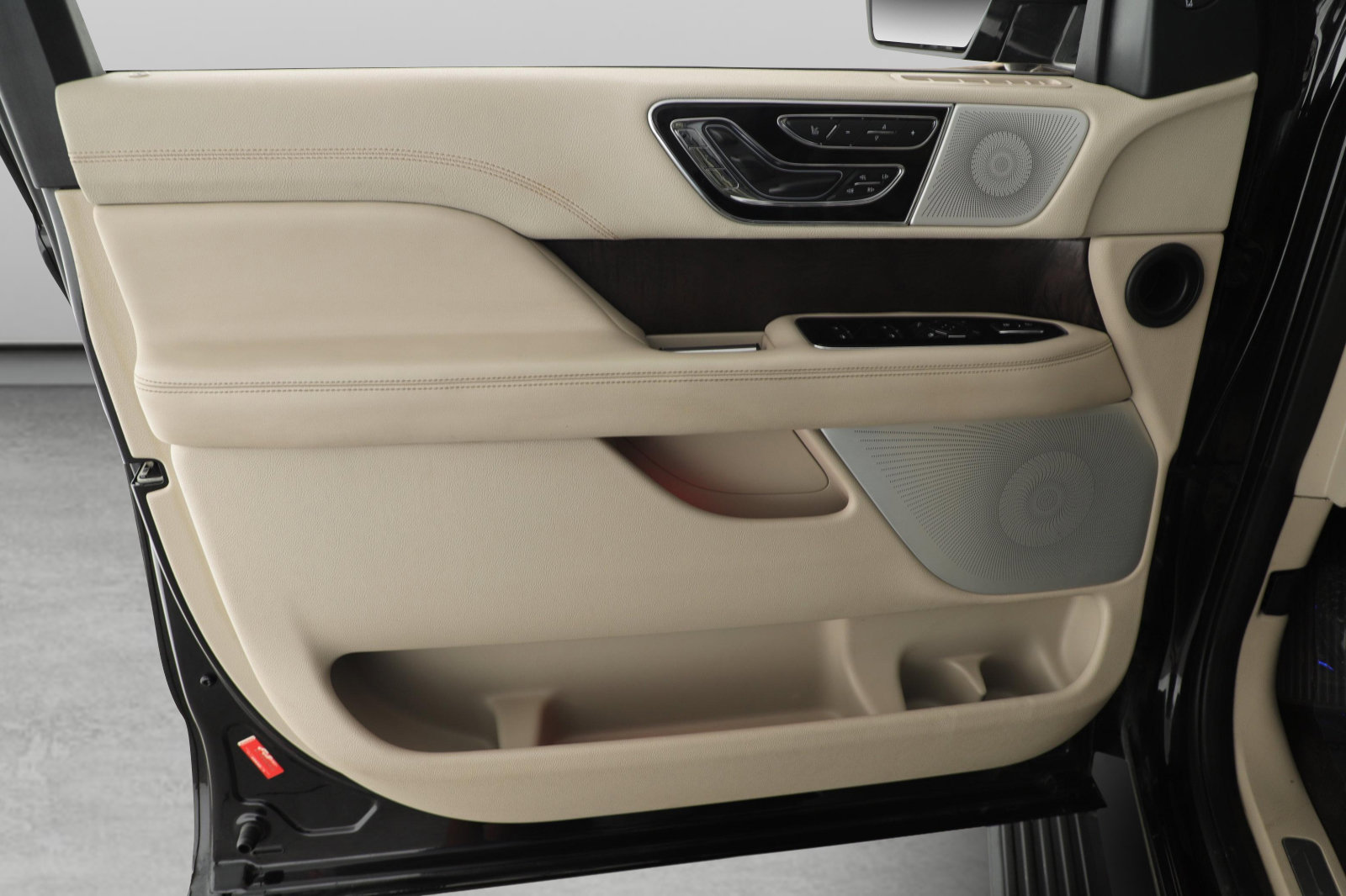 Used 2021 Lincoln Navigator Reserve AWD/4WD image 8