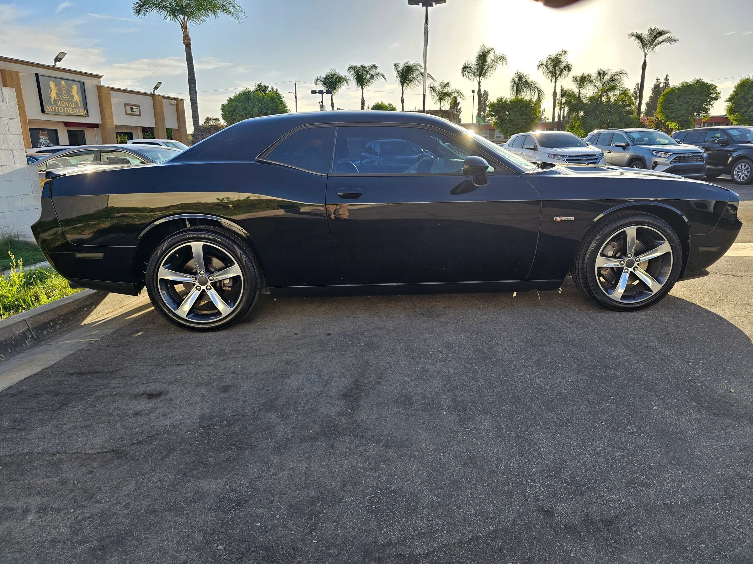 Used 2014 Dodge Challenger SXT RWD image 4