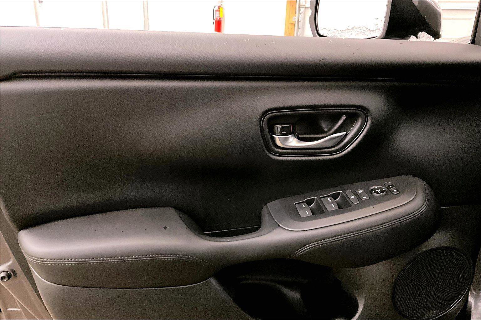 Used 2025 Honda HR-V LX image 22