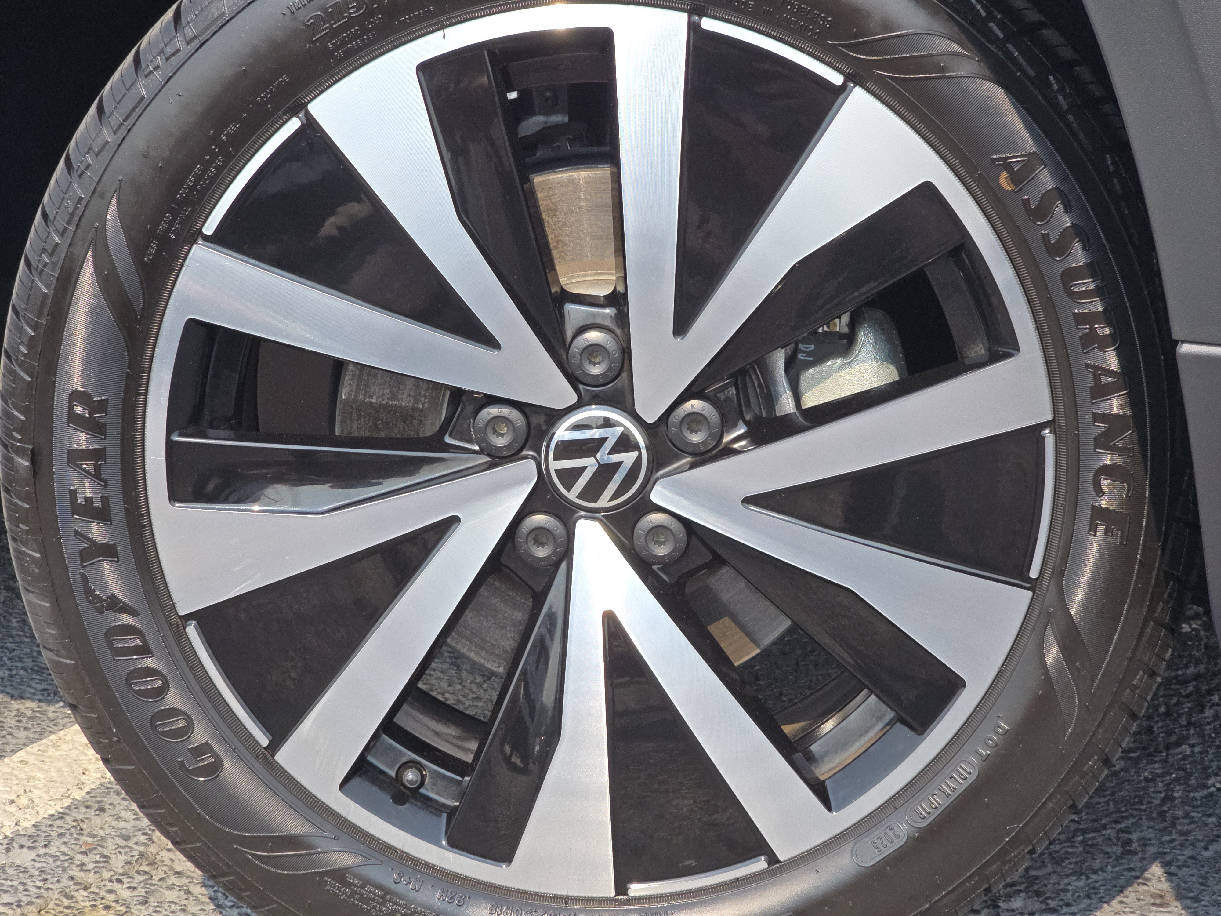 Certified 2023 Volkswagen Taos SE w/ Panoramic Sunroof Package FWD image 14