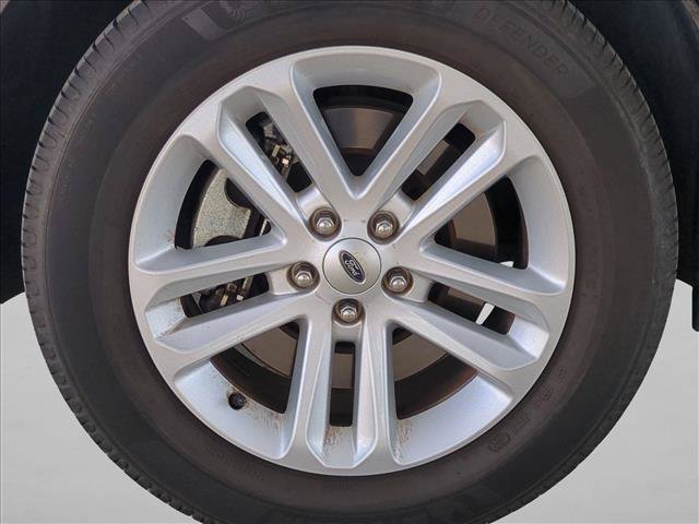 Used 2017 Ford Explorer XLT w/ Equipment Group 202A FWD image 13
