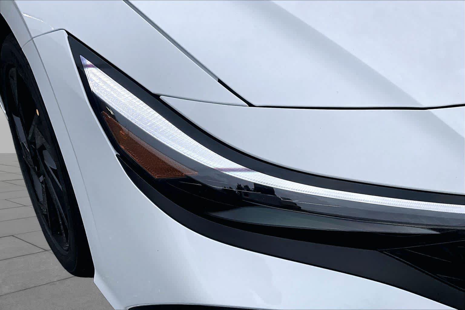 New 2026 Hyundai Elantra SEL Sport FWD image 18