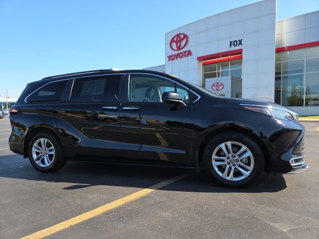 Used 2022 Toyota Sienna XLE