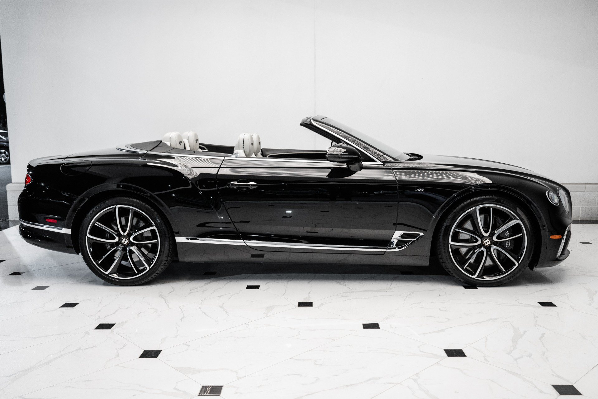 Certified 2020 Bentley Continental GT V8 AWD/4WD image 5