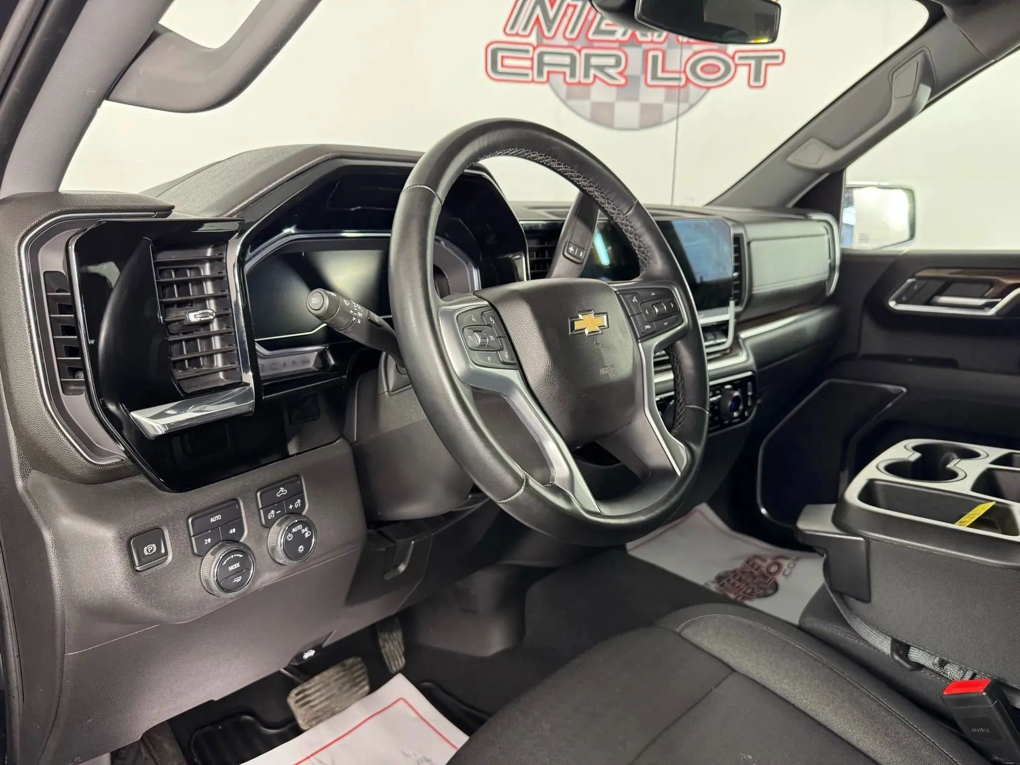 Used 2023 Chevrolet Silverado 1500 LT image 10