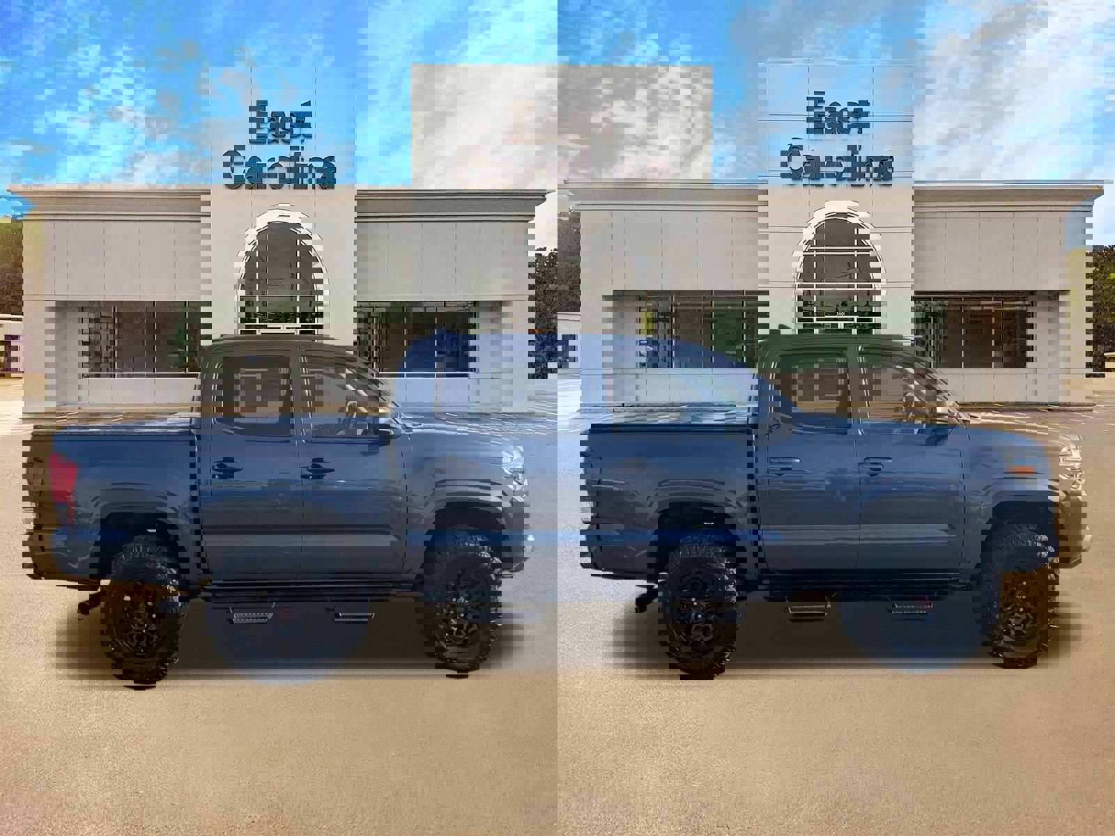 Used 2022 Toyota Tacoma SR image 2