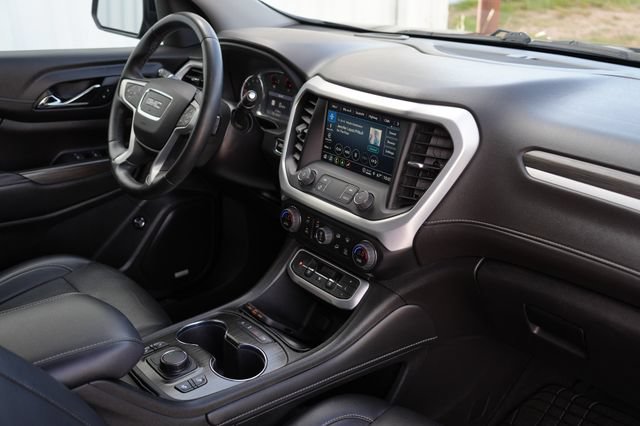 Used 2023 GMC Acadia SLT FWD image 17