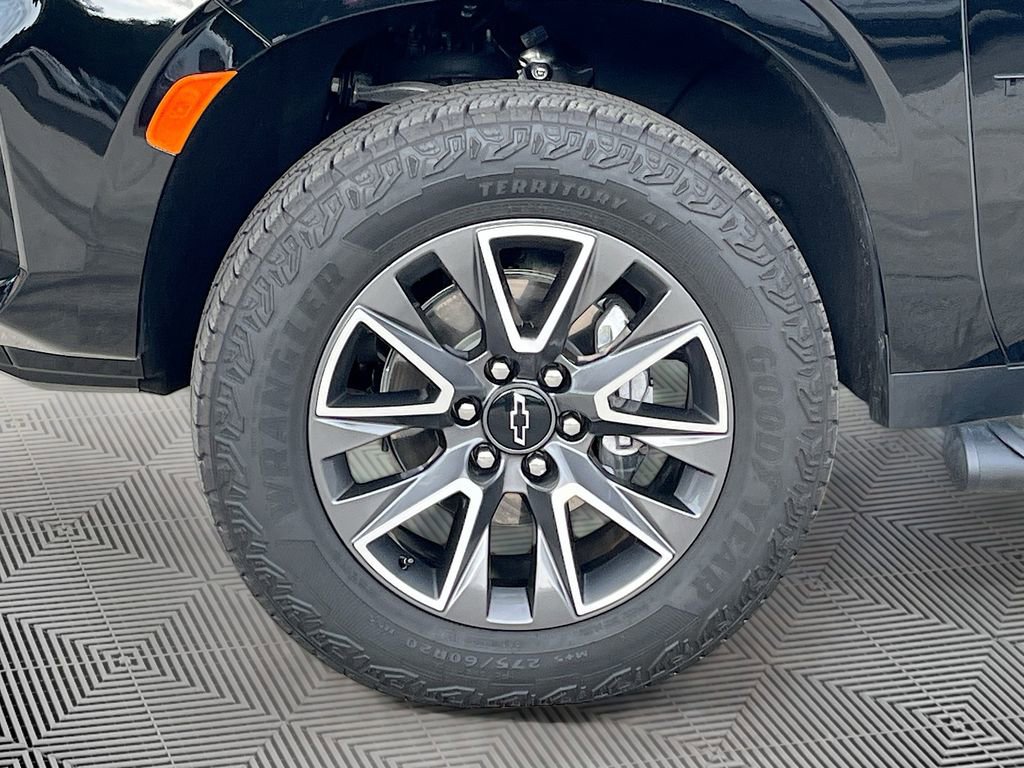 Used 2024 Chevrolet Tahoe Z71 w/ Luxury Package AWD/4WD image 11