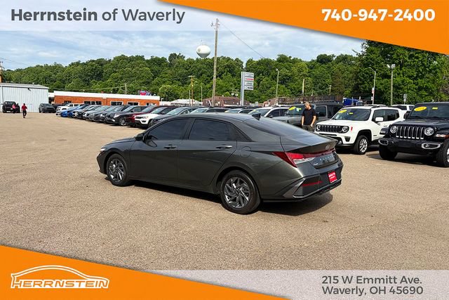Used 2024 Hyundai Elantra SEL FWD image 5