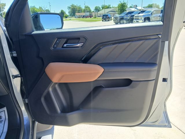 Certified 2024 GMC Canyon AT4 w/ AT4 Premium Package AWD/4WD image 18