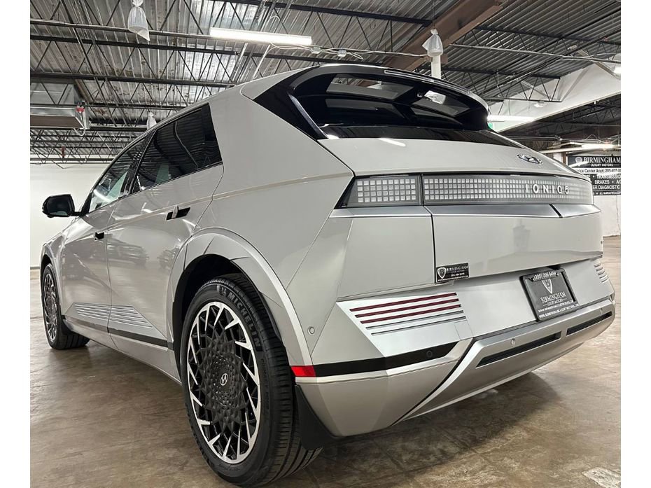 Used 2024 Hyundai Ioniq 5 Limited image 18