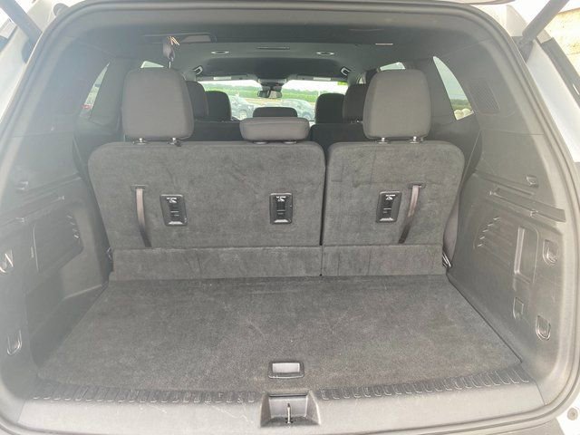 Used 2025 GMC Acadia Elevation image 10