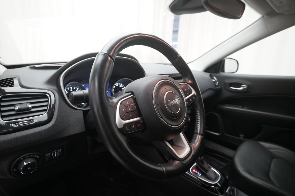 Used 2021 Jeep Compass Limited w/ Sun and Sound Group AWD/4WD image 8