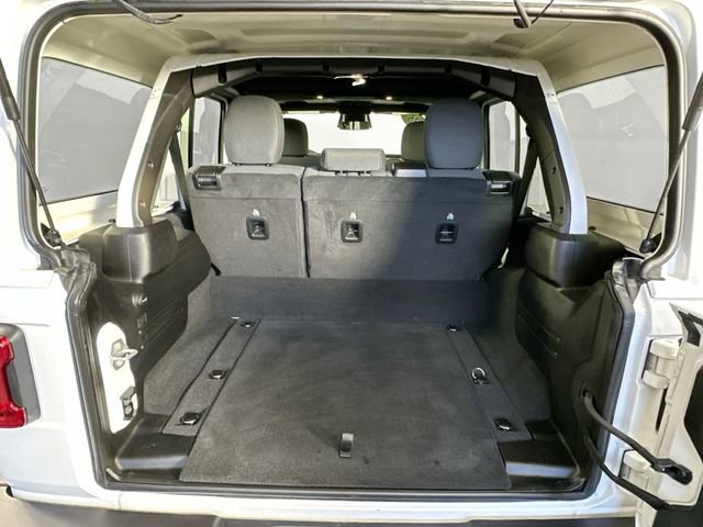 Used 2025 Jeep Wrangler Unlimited Sahara image 31
