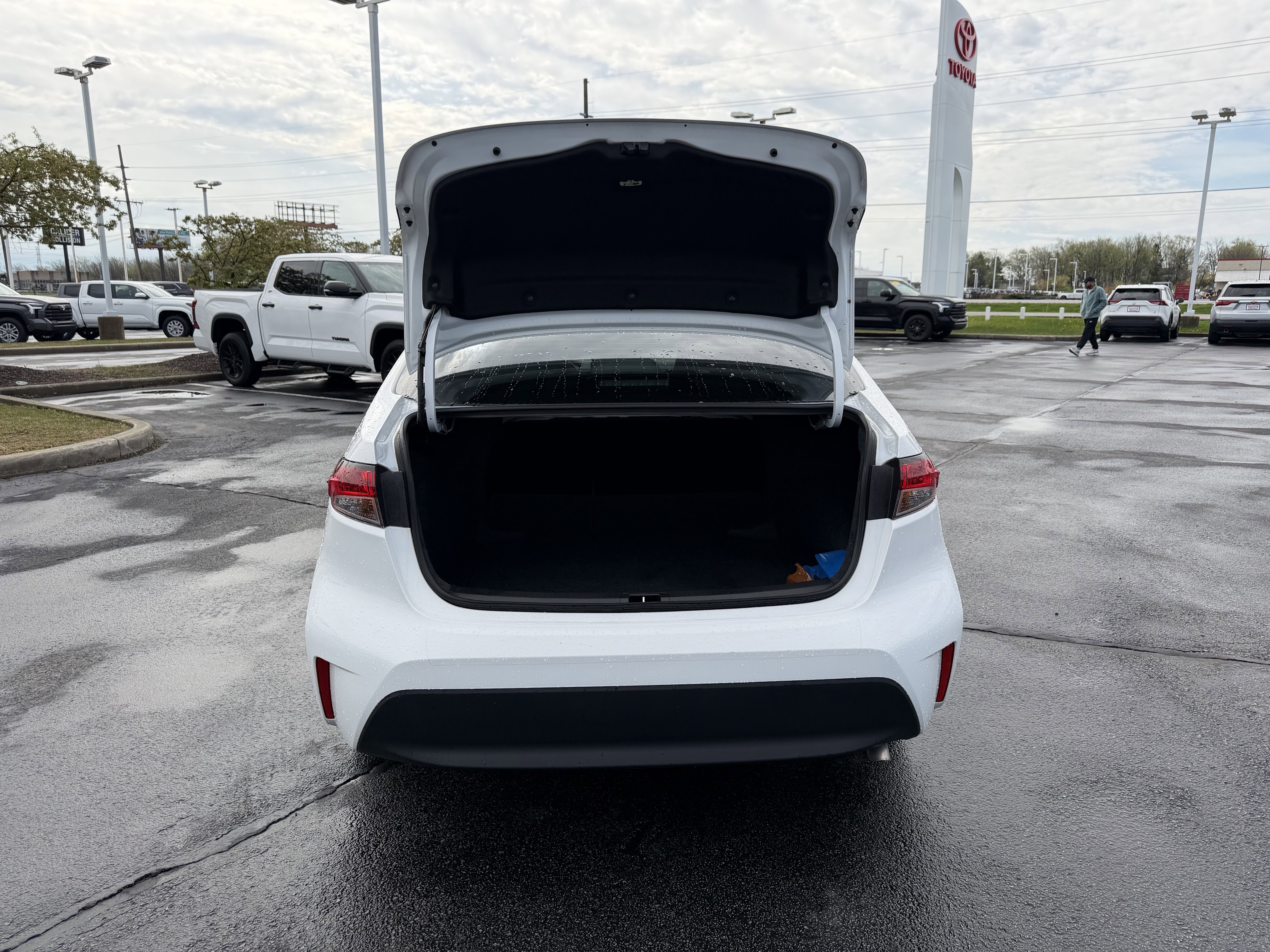 Used 2025 Toyota Corolla LE image 8