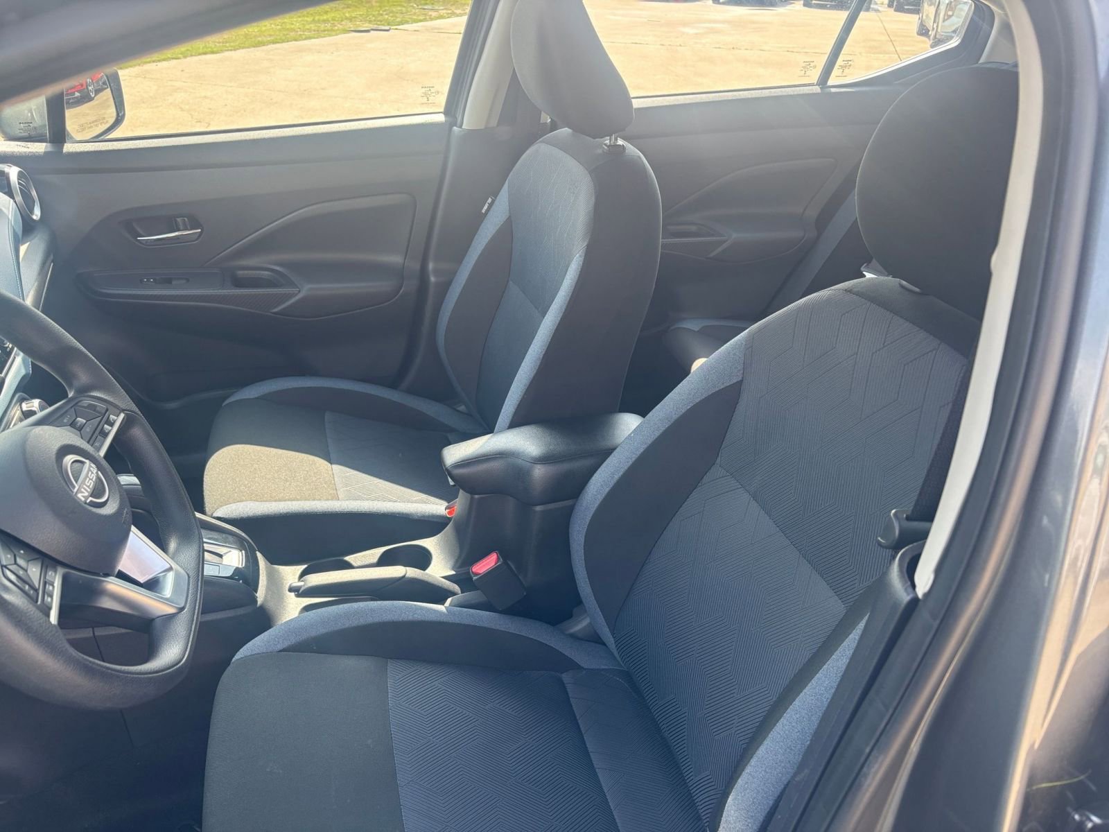 Used 2025 Nissan Versa SV image 34