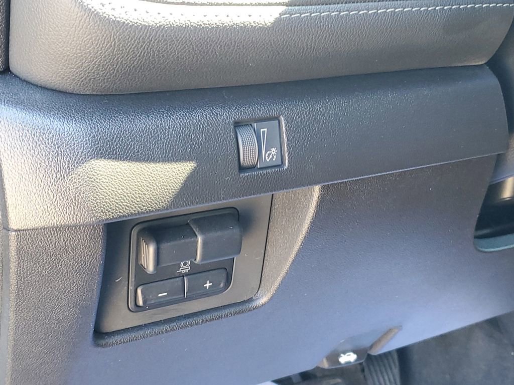 Used 2023 Chevrolet Colorado LT w/ LT Convenience Package III image 8