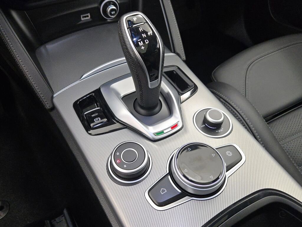 Used 2024 Alfa Romeo Stelvio Veloce image 29
