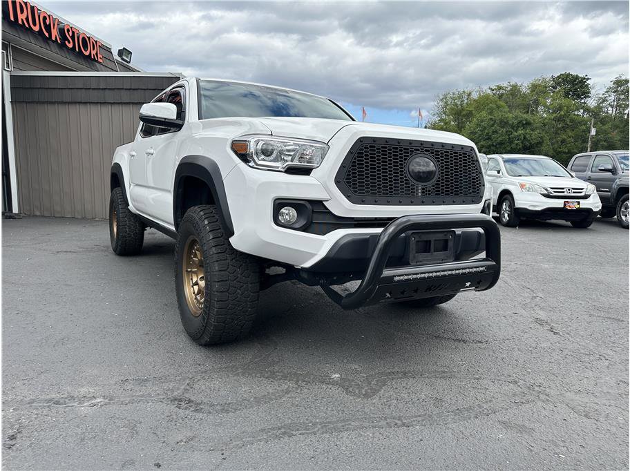 Used 2021 Toyota Tacoma SR5 w/ Trail Edition image 14