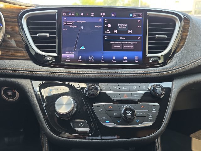 Used 2022 Chrysler Pacifica Pinnacle FWD image 24