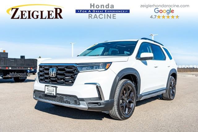 Used 2025 Honda Pilot Touring image 3