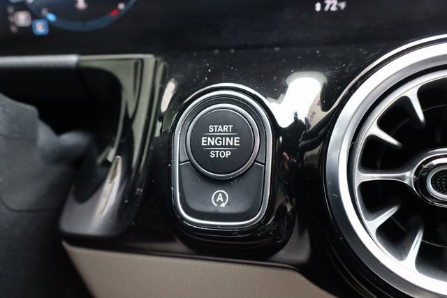 Used 2023 Mercedes-Benz GLA 250 4MATIC image 30