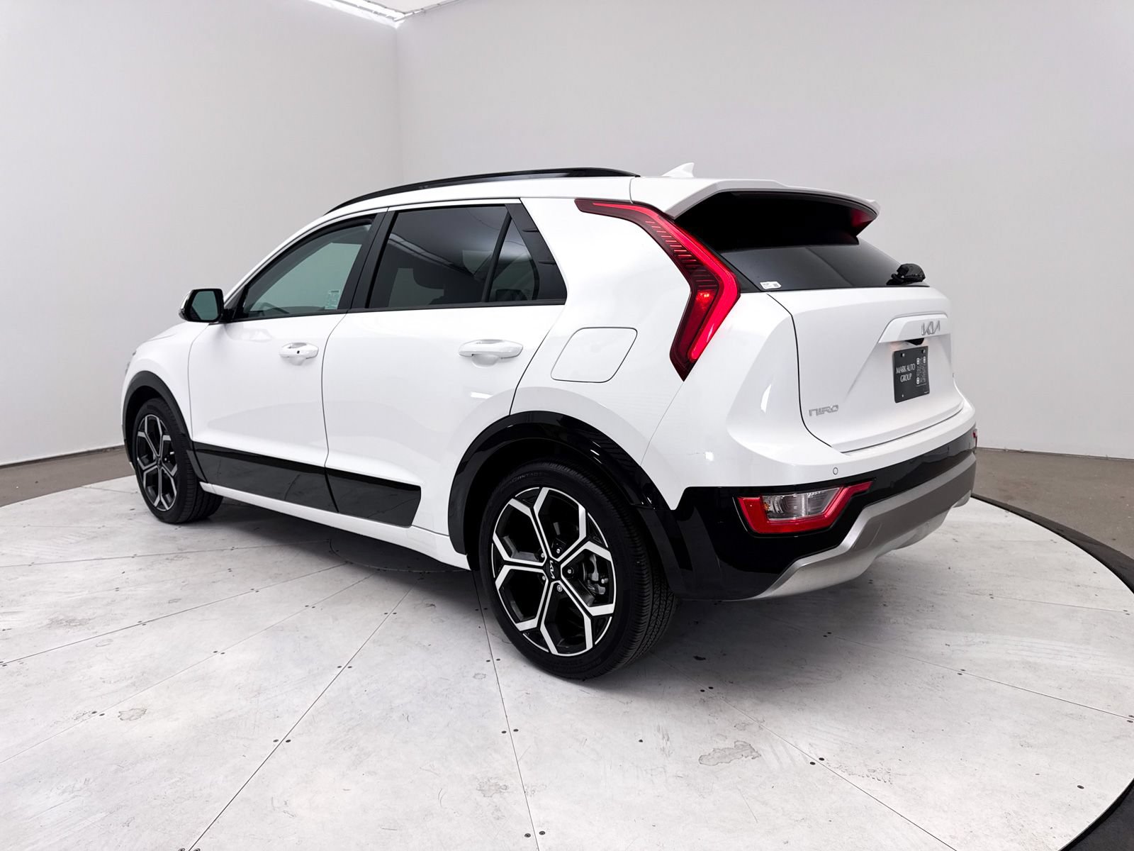 Used 2023 Kia Niro EX Touring FWD image 17