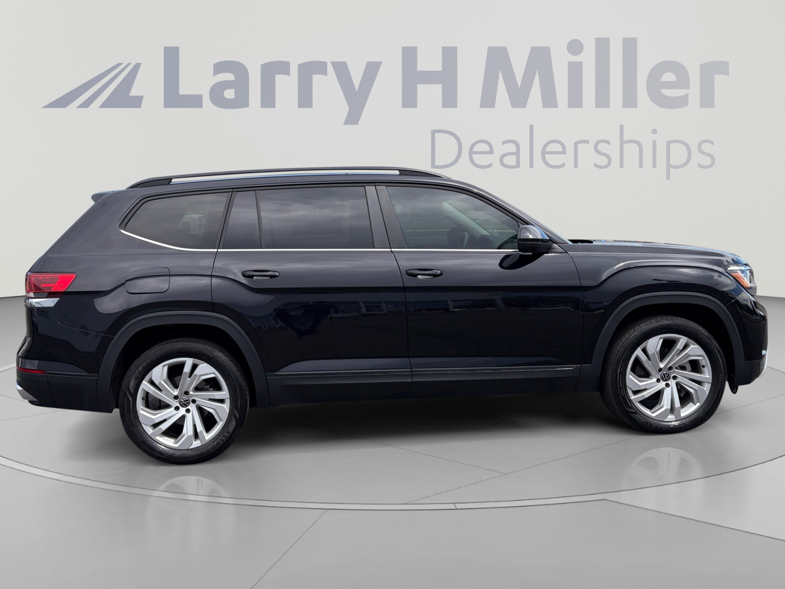 Used 2023 Volkswagen Atlas SE AWD/4WD image 6