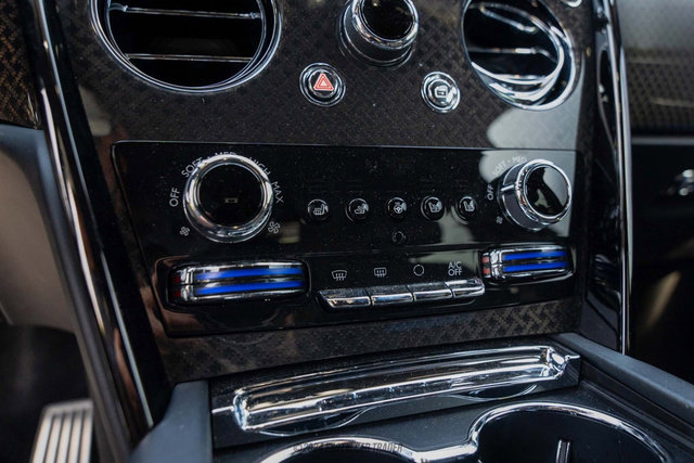 Used 2020 Rolls-Royce Cullinan Black Badge image 29